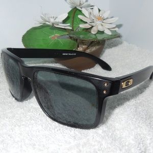 oakley holbrook shaun white
